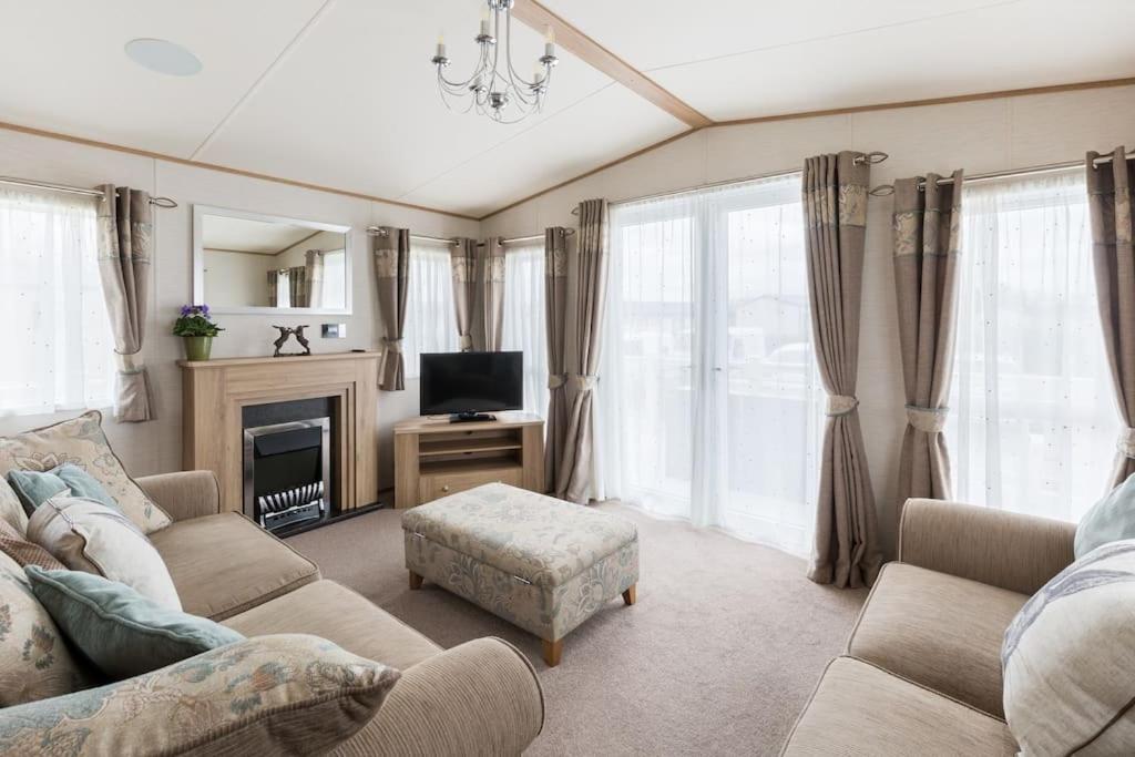 Waters Edge, Hoburne Cotswolds Βίλα South Cerney Εξωτερικό φωτογραφία
