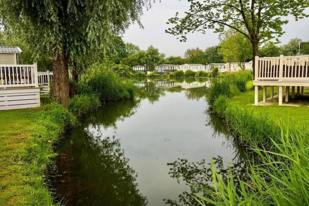 Waters Edge, Hoburne Cotswolds Βίλα South Cerney Εξωτερικό φωτογραφία