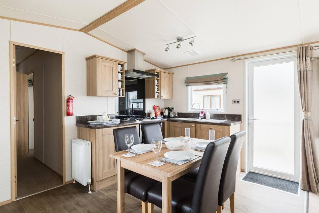 Waters Edge, Hoburne Cotswolds Βίλα South Cerney Εξωτερικό φωτογραφία