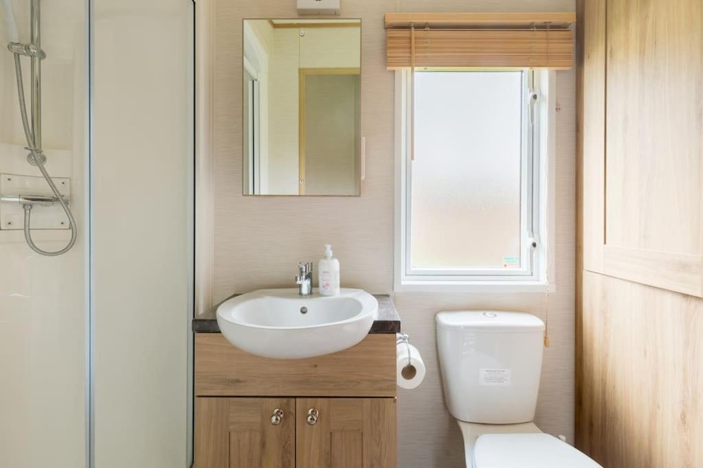 Waters Edge, Hoburne Cotswolds Βίλα South Cerney Εξωτερικό φωτογραφία