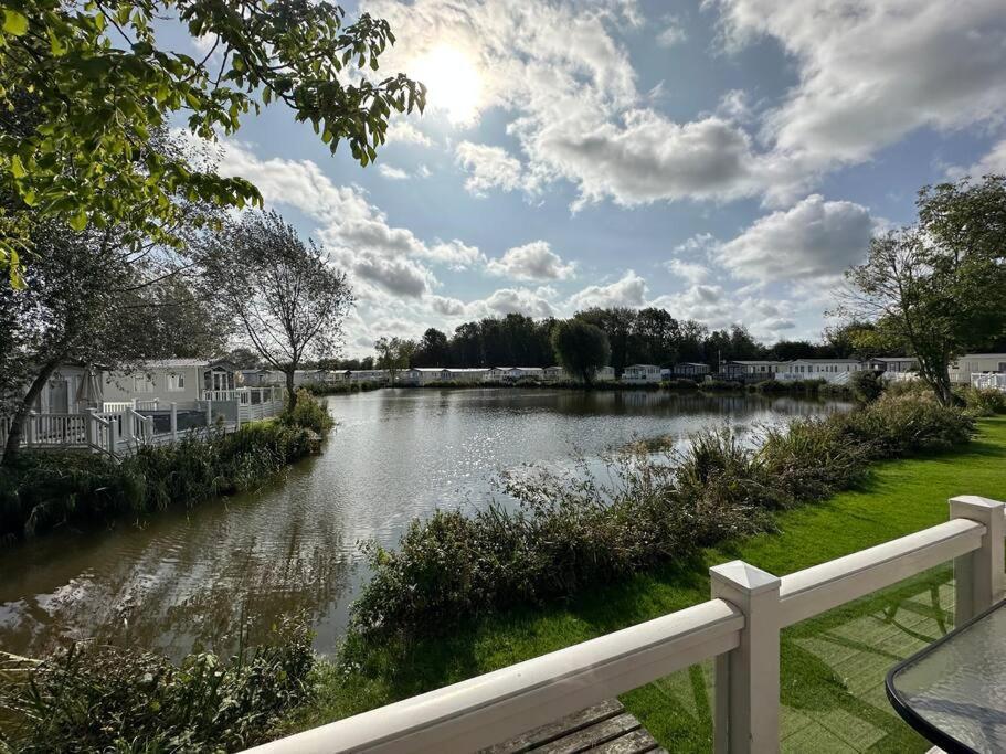 Waters Edge, Hoburne Cotswolds Βίλα South Cerney Εξωτερικό φωτογραφία
